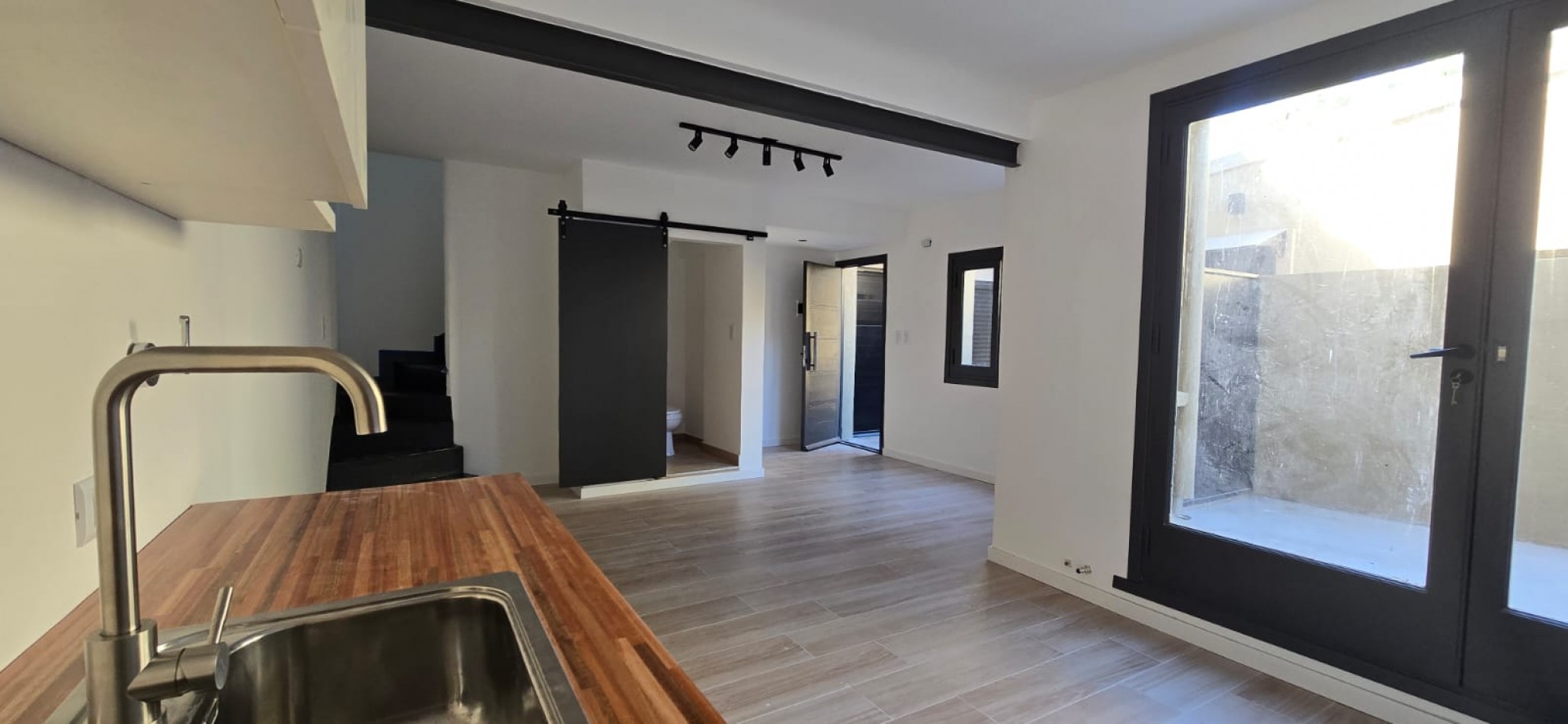 PH 3 AMB RECICLADO AL FONDO CON TERRAZA PROPIA EN NUEVA POMPEYA 