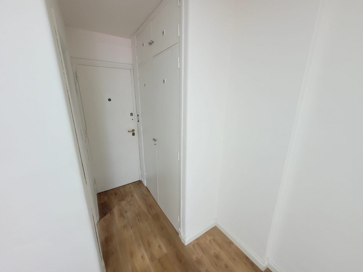 DEPARTAMENTO 1 AMBIENTE AL FRENTE CON BALCON SALIENTE EN PLAZA COLON