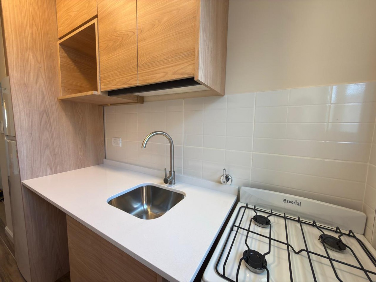 DEPARTAMENTO 1 AMBIENTE CON BALCON SALIENTE A LA CALLE EN PLAZA COLON