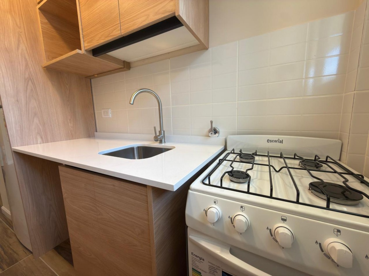 DEPARTAMENTO 1 AMBIENTE CON BALCON SALIENTE A LA CALLE EN PLAZA COLON