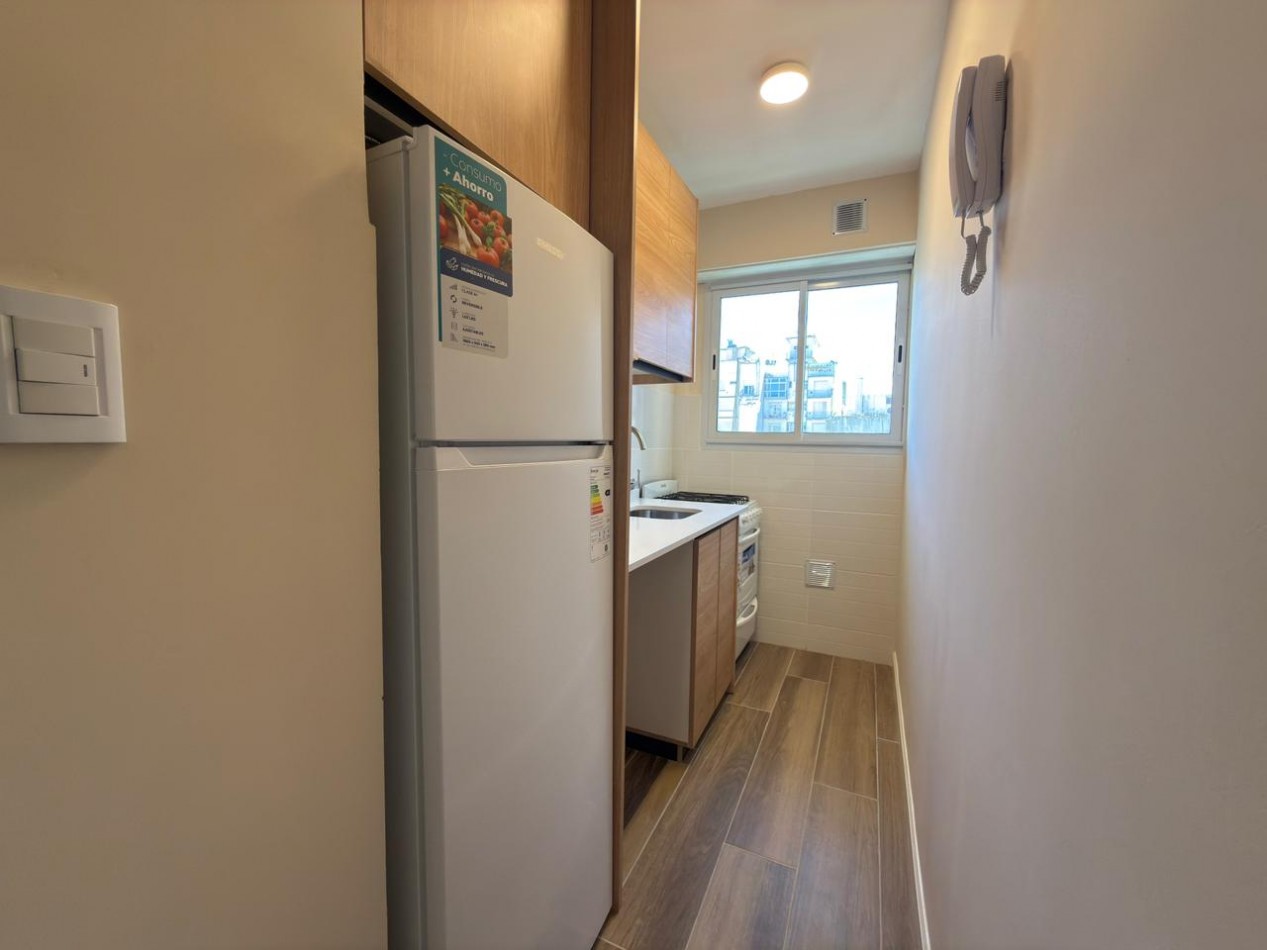 DEPARTAMENTO 1 AMBIENTE CON BALCON SALIENTE A LA CALLE EN PLAZA COLON