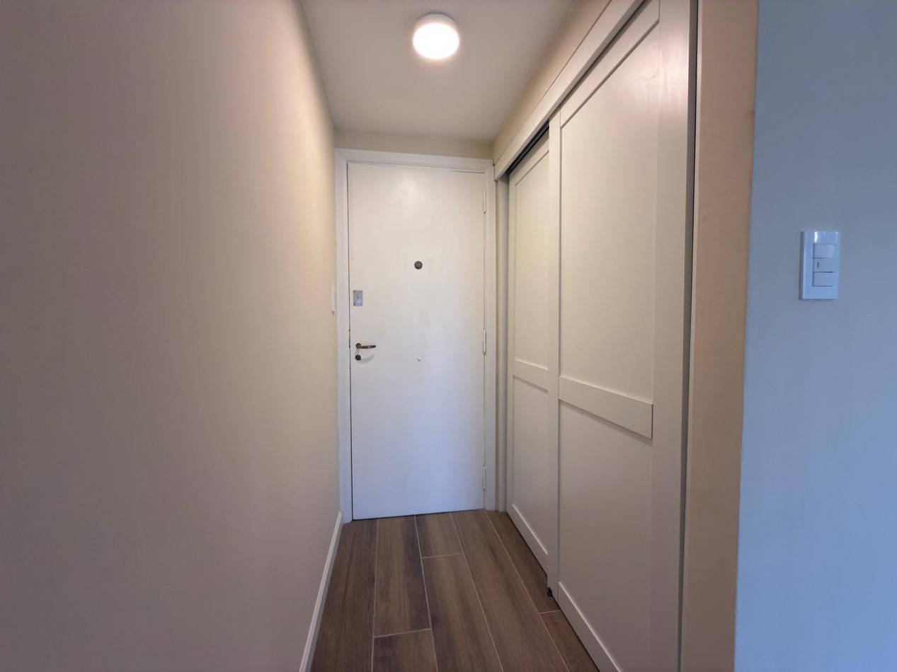 DEPARTAMENTO 1 AMBIENTE CON BALCON SALIENTE A LA CALLE EN PLAZA COLON