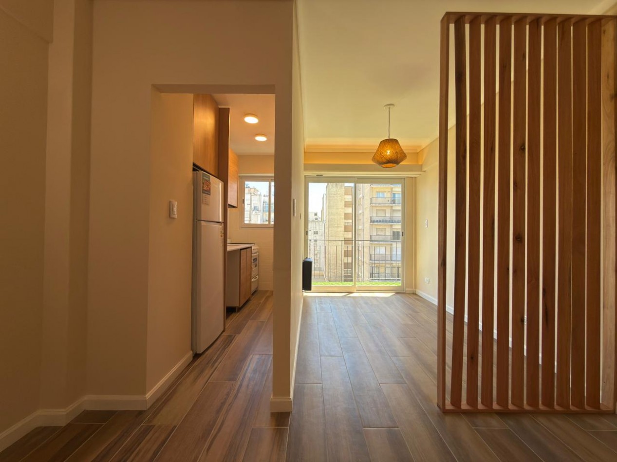 DEPARTAMENTO 1 AMBIENTE CON BALCON SALIENTE A LA CALLE EN PLAZA COLON