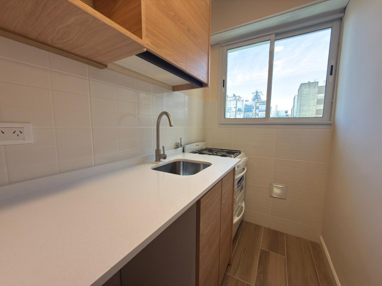 DEPARTAMENTO 1 AMBIENTE CON BALCON SALIENTE A LA CALLE EN PLAZA COLON