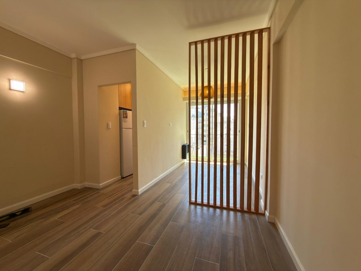 DEPARTAMENTO 1 AMBIENTE CON BALCON SALIENTE A LA CALLE EN PLAZA COLON