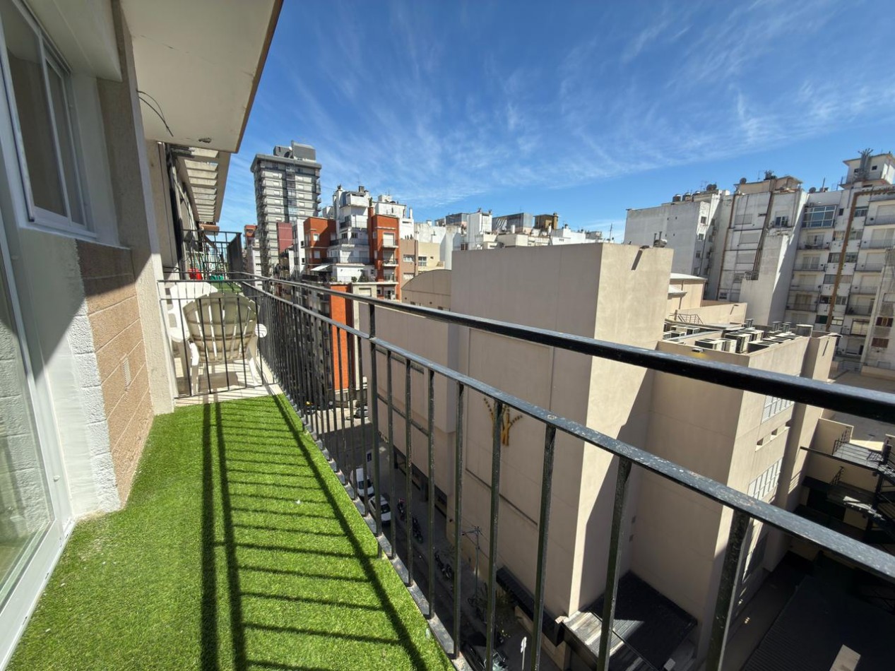 DEPARTAMENTO 1 AMBIENTE CON BALCON SALIENTE A LA CALLE EN PLAZA COLON