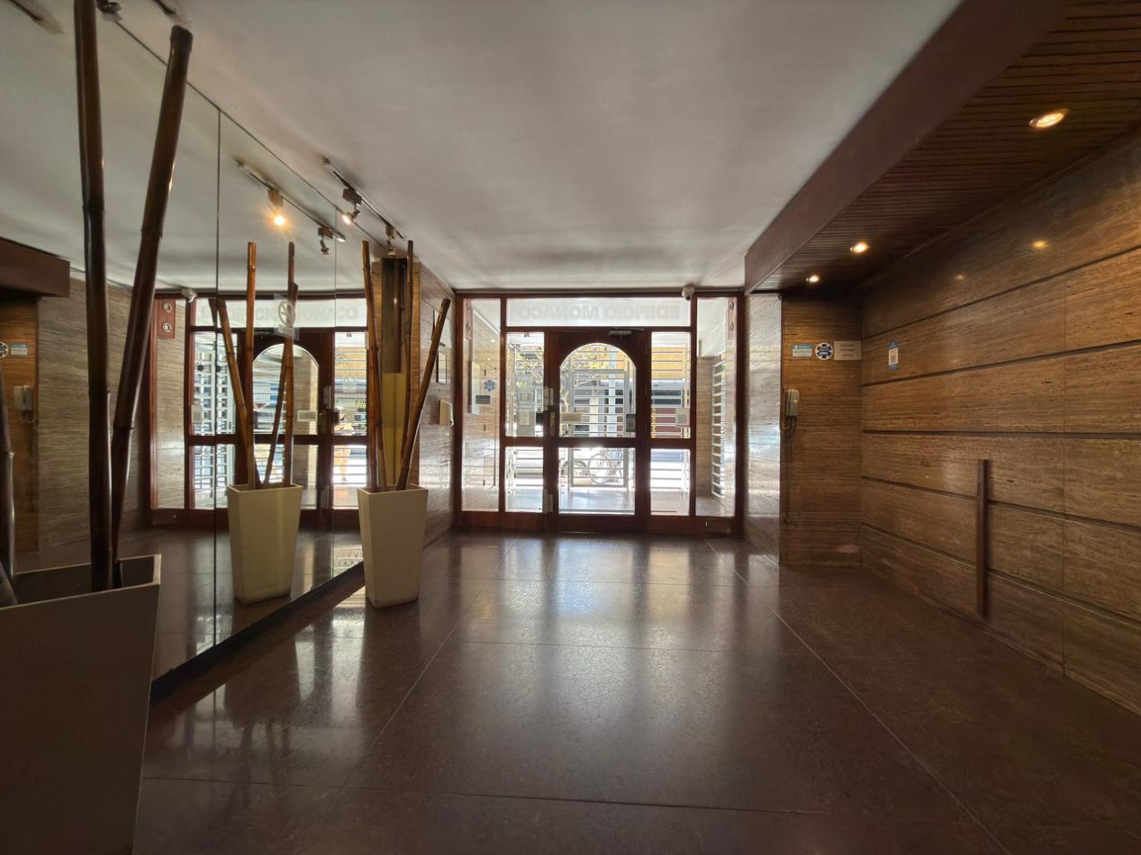 DEPARTAMENTO 1 AMBIENTE CON BALCON SALIENTE A LA CALLE EN PLAZA COLON