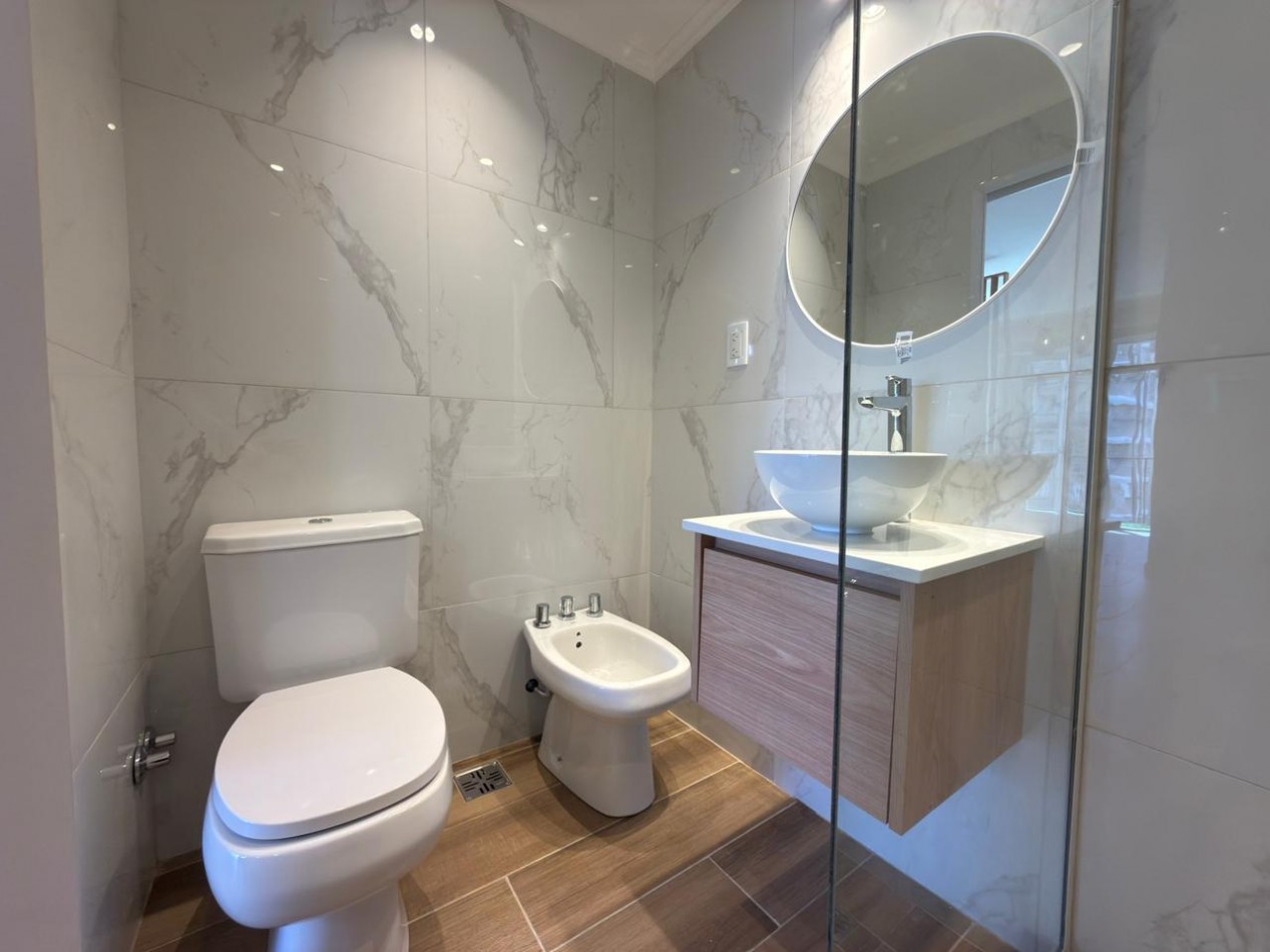 DEPARTAMENTO 1 AMBIENTE CON BALCON SALIENTE A LA CALLE EN PLAZA COLON