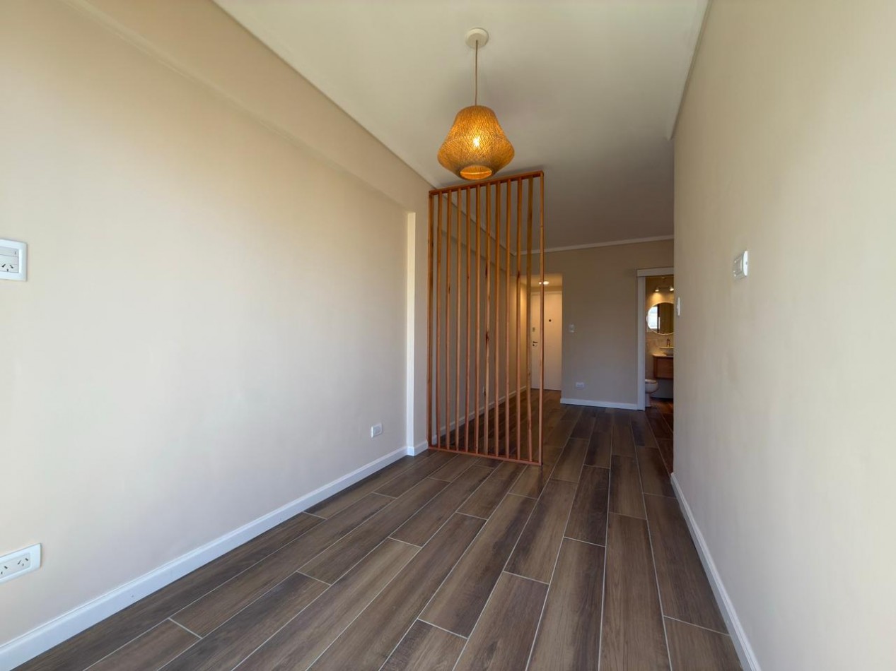 DEPARTAMENTO 1 AMBIENTE CON BALCON SALIENTE A LA CALLE EN PLAZA COLON