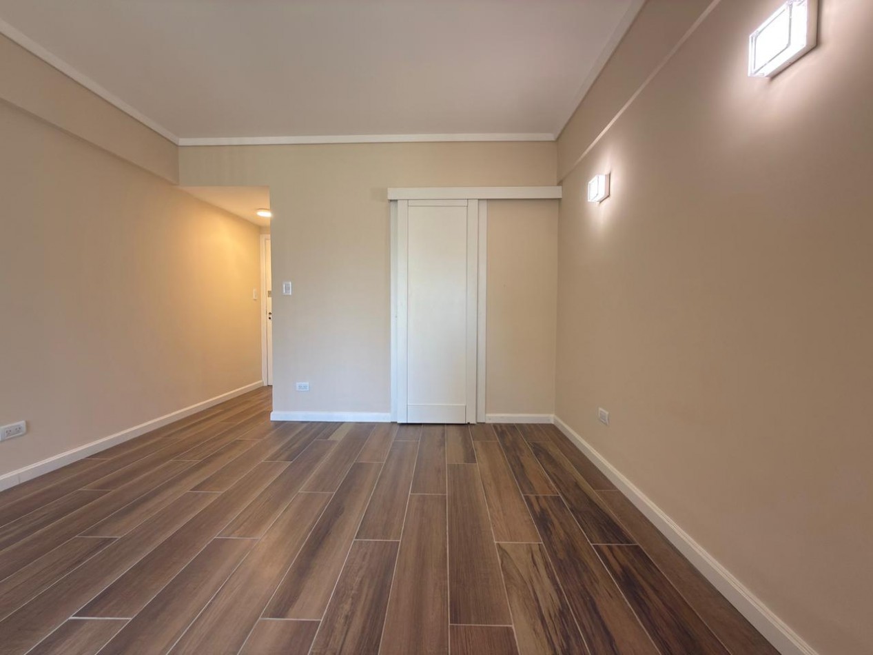 DEPARTAMENTO 1 AMBIENTE CON BALCON SALIENTE A LA CALLE EN PLAZA COLON