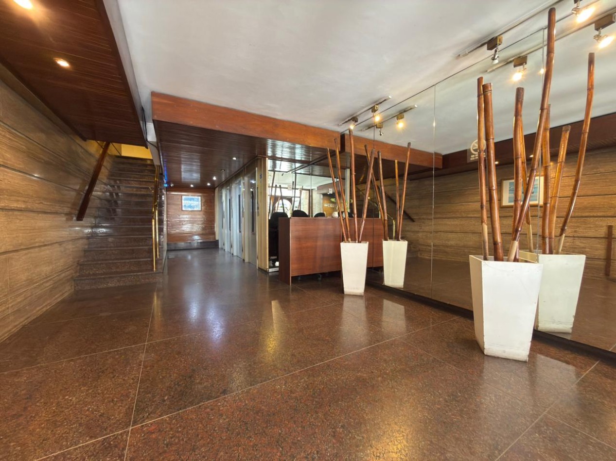 DEPARTAMENTO 1 AMBIENTE CON BALCON SALIENTE A LA CALLE EN PLAZA COLON