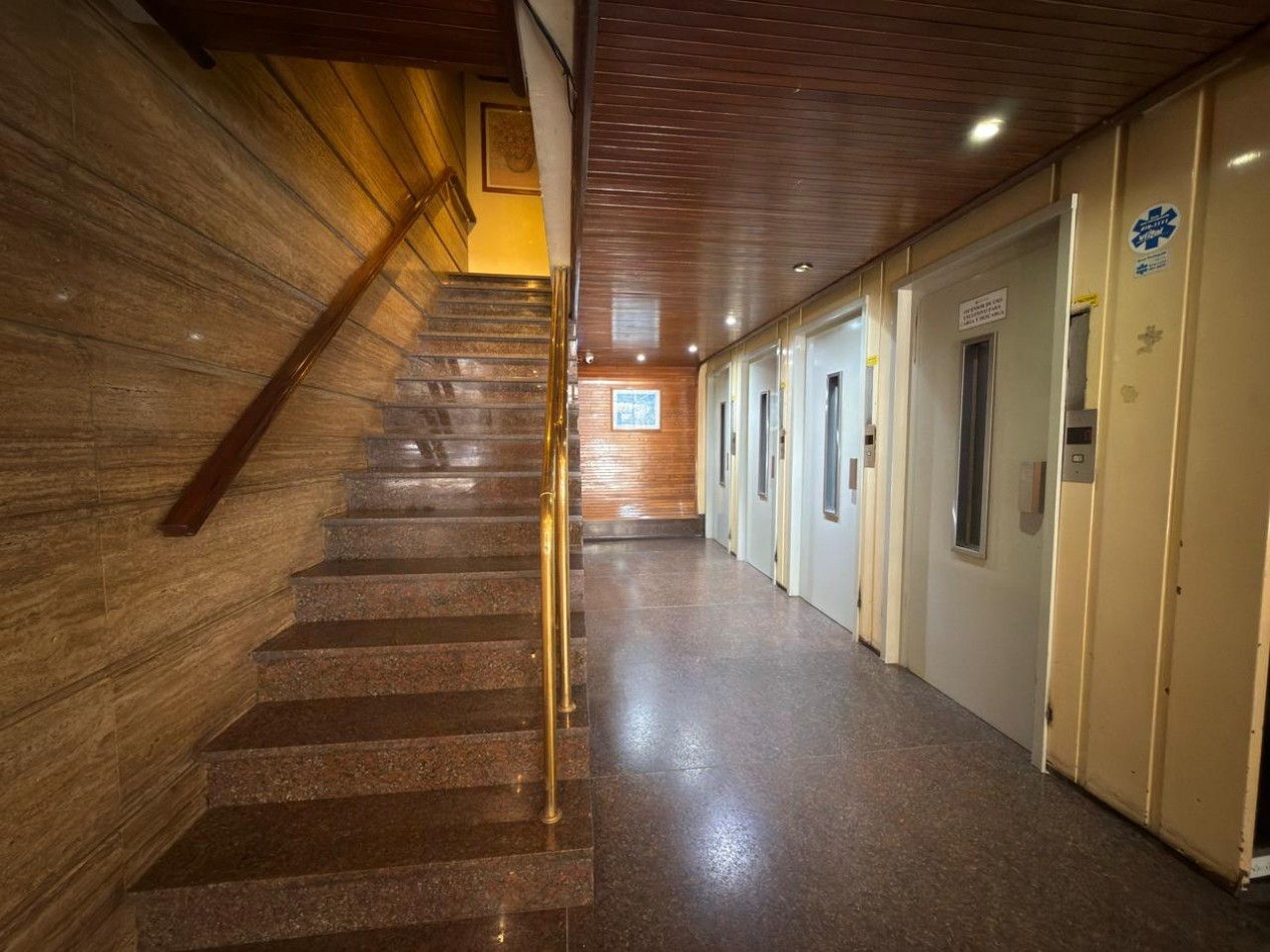 DEPARTAMENTO 1 AMBIENTE CON BALCON SALIENTE A LA CALLE EN PLAZA COLON