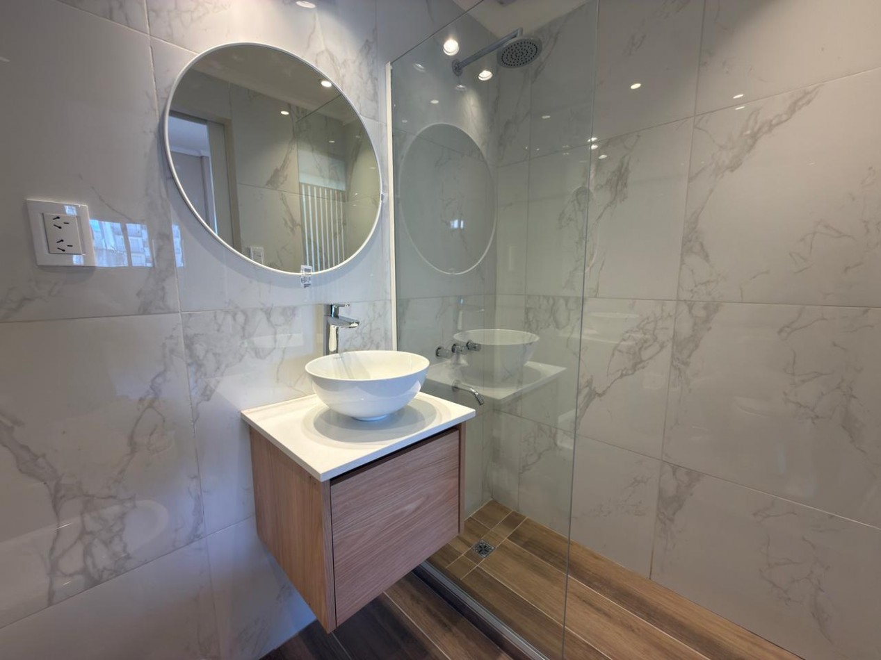 DEPARTAMENTO 1 AMBIENTE CON BALCON SALIENTE A LA CALLE EN PLAZA COLON