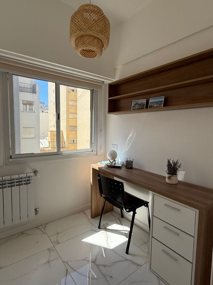 DEPARTAMENTO 3 AMBIENTES CON VENTANAL A LA CALLE EN EL CENTRO