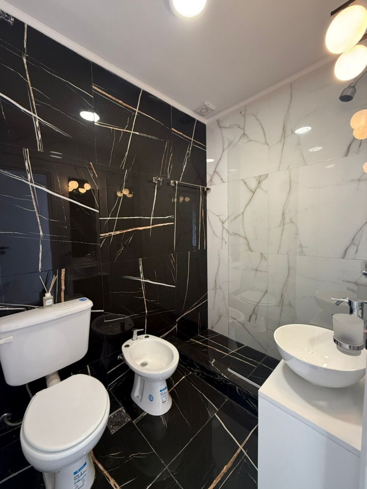 DEPARTAMENTO 3 AMBIENTES CON VENTANAL A LA CALLE EN EL CENTRO