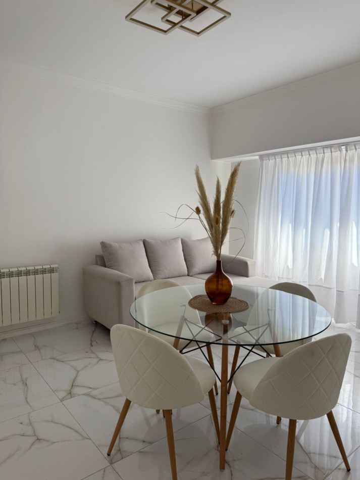 DEPARTAMENTO 3 AMBIENTES CON VENTANAL A LA CALLE EN EL CENTRO