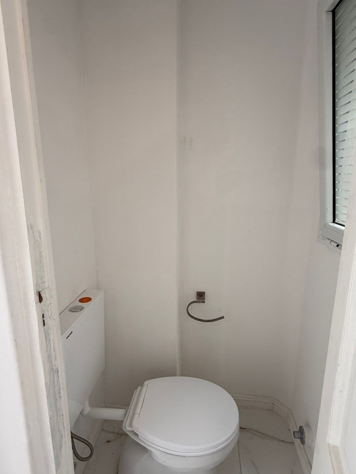 DEPARTAMENTO 3 AMBIENTES CON VENTANAL A LA CALLE EN EL CENTRO