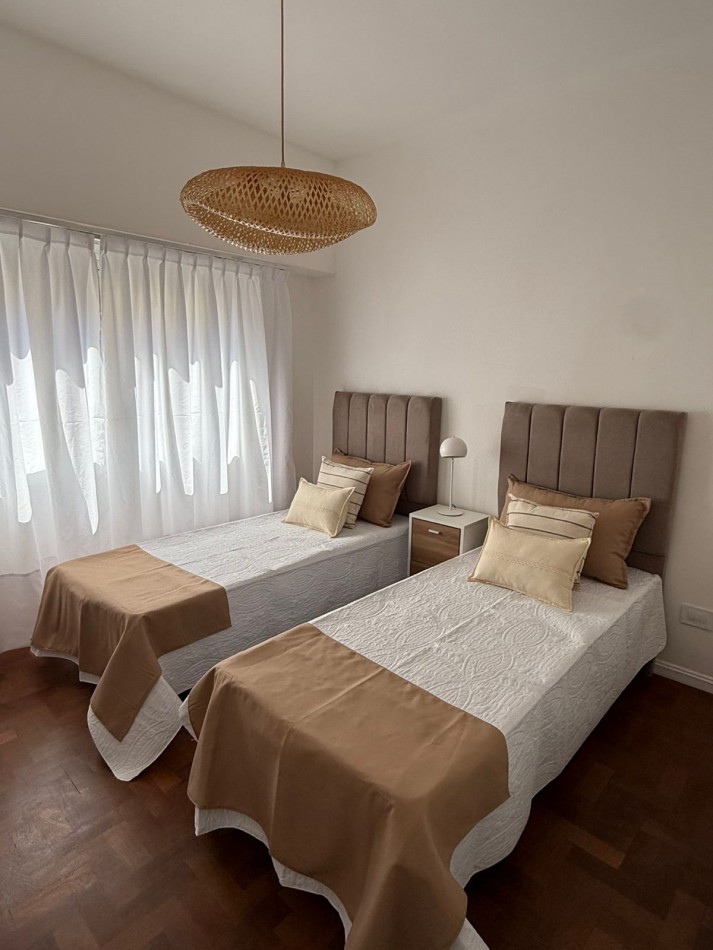 DEPARTAMENTO 3 AMBIENTES CON VENTANAL A LA CALLE EN EL CENTRO