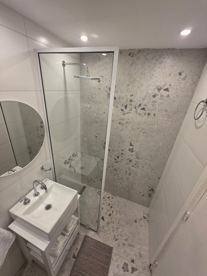 DEPARTAMENTO 2 AMBIENTES AL LATERAL CON PATIO