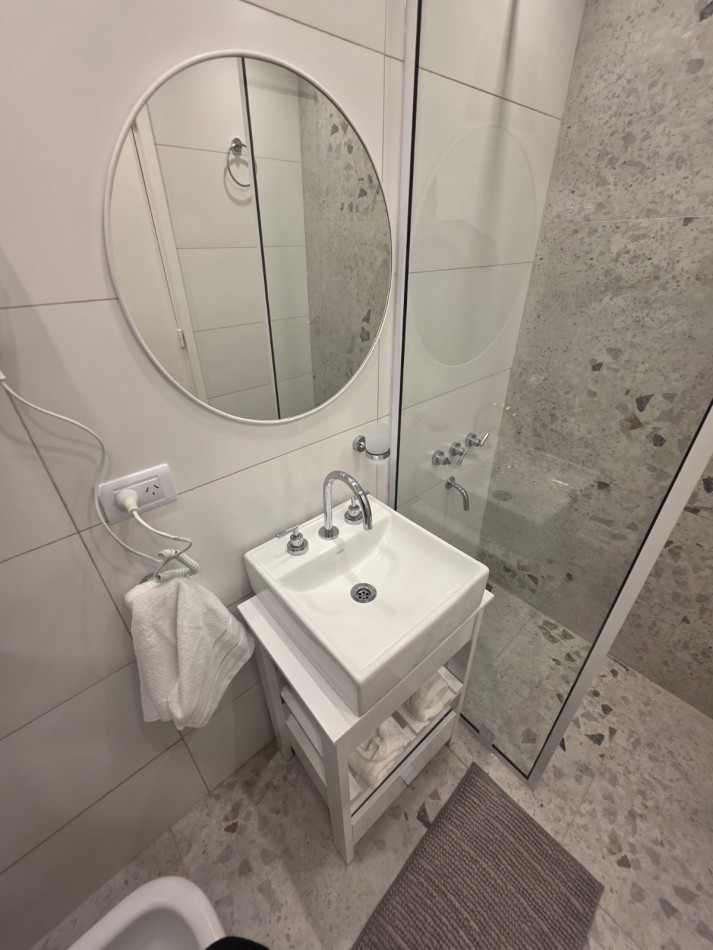 DEPARTAMENTO 2 AMBIENTES AL LATERAL CON PATIO