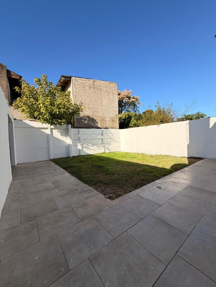 CHALET 4 AMB CON PARQUE Y GARAJE SOBRE LOTE DE 234M2