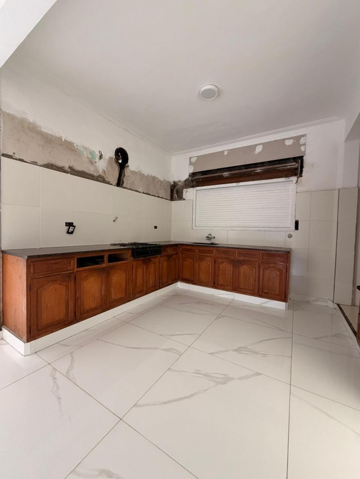 CHALET 4 AMB CON PARQUE Y GARAJE SOBRE LOTE DE 234M2