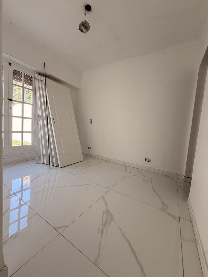 CHALET 4 AMB CON PARQUE Y GARAJE SOBRE LOTE DE 234M2