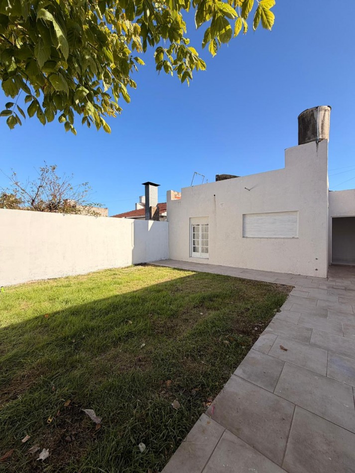 CHALET 4 AMB CON PARQUE Y GARAJE SOBRE LOTE DE 234M2