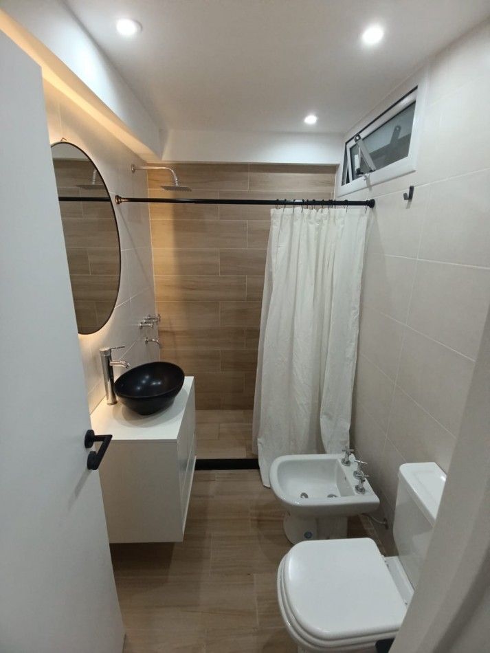 DEPARTAMENTO 1 AMBIENTE AL FRENTE CON BALCON SALIENTE EN PLAZA MITRE