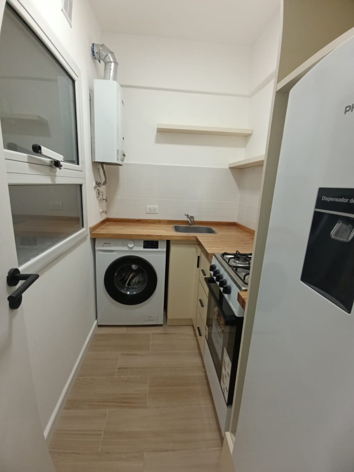 DEPARTAMENTO 1 AMBIENTE AL FRENTE CON BALCON SALIENTE EN PLAZA MITRE