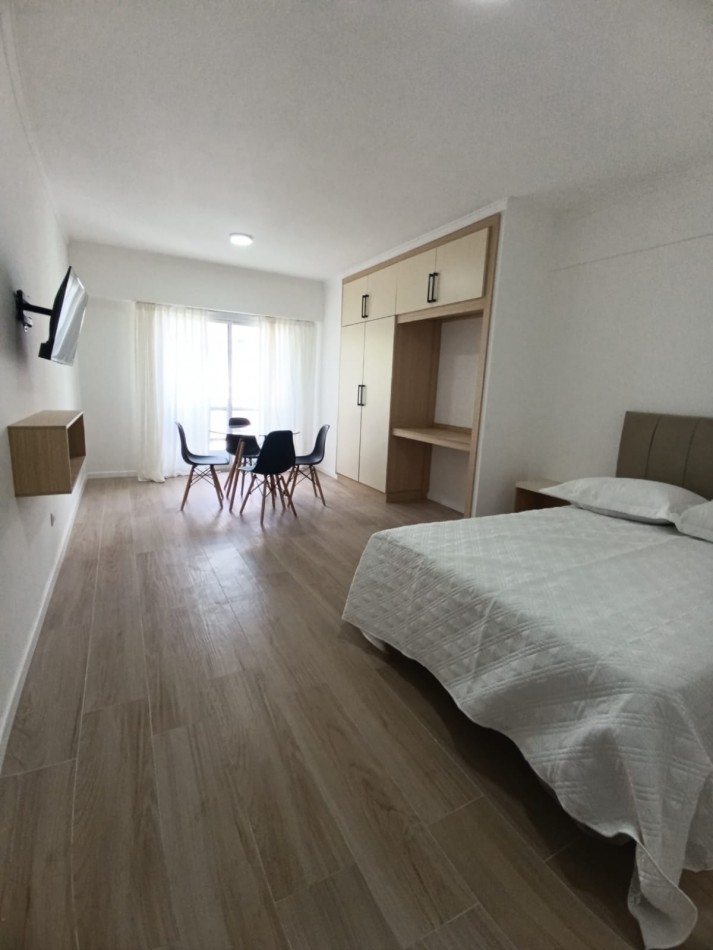 DEPARTAMENTO 1 AMBIENTE AL FRENTE CON BALCON SALIENTE EN PLAZA MITRE