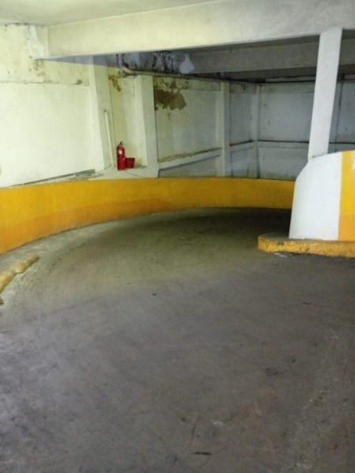 ESPACIO DE COCHERA EN EL CENTRO