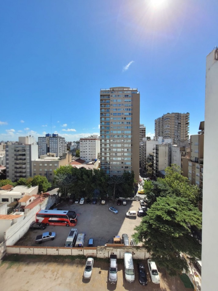 DEPARTAMENTO DE 2 AMB AL LATERAL ABIERTO CON ESPACIO DE COCHERA EN ALREY