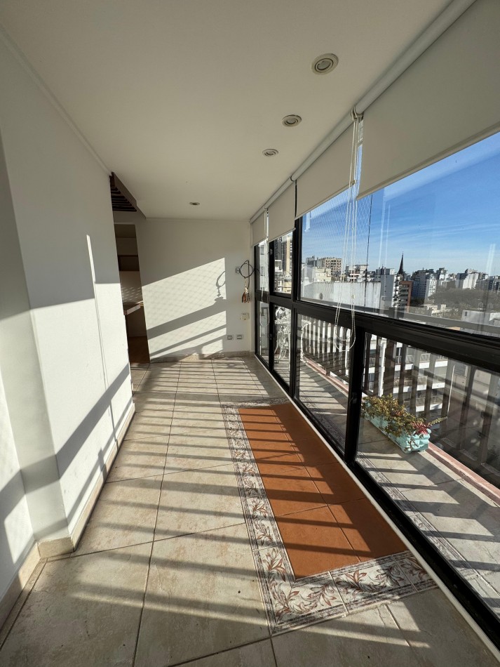 DEPARTAMENTO 4 AMB CON BALCON CORRIDO Y VISTA AL MAR EN LOMA DE SANTA CECILIA,LA PERLA. APTO CREDITO