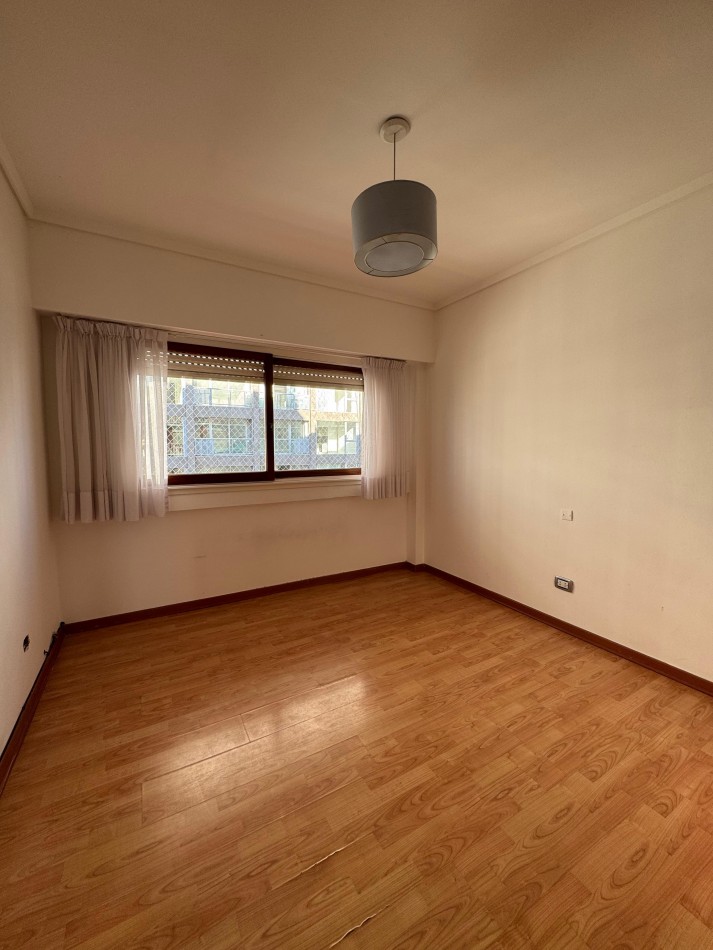 DEPARTAMENTO 4 AMB CON BALCON CORRIDO Y VISTA AL MAR EN LOMA DE SANTA CECILIA,LA PERLA. APTO CREDITO