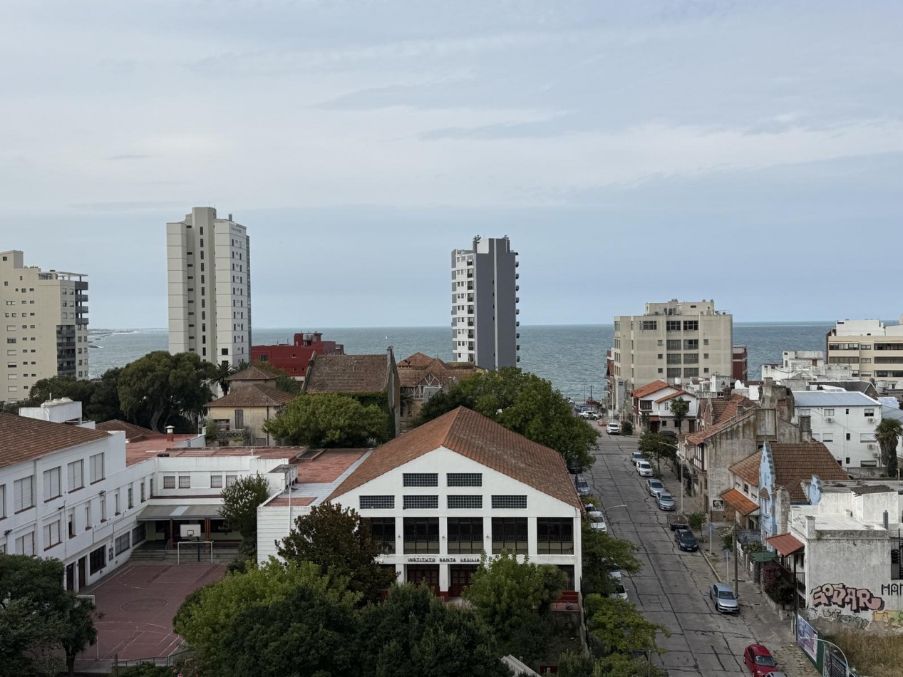 DEPARTAMENTO 4 AMB CON BALCON CORRIDO Y VISTA AL MAR EN LOMA DE SANTA CECILIA,LA PERLA. APTO CREDITO