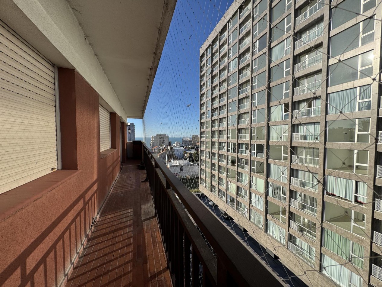 DEPARTAMENTO 4 AMB CON BALCON CORRIDO Y VISTA AL MAR EN LOMA DE SANTA CECILIA,LA PERLA. APTO CREDITO