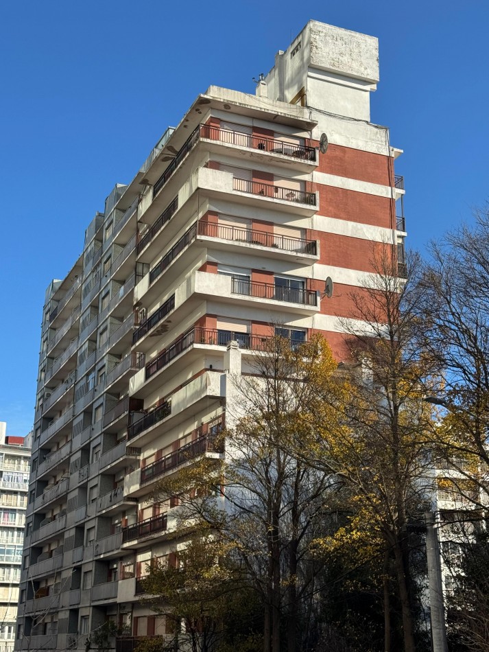 DEPARTAMENTO 4 AMB CON BALCON CORRIDO Y VISTA AL MAR EN LOMA DE SANTA CECILIA,LA PERLA. APTO CREDITO