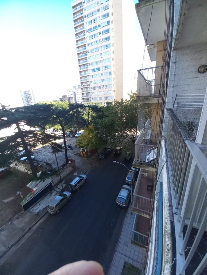 DEPARTAMENTO 1 AMBIENTE A LA CALLE CON BALCON SALIENTE EN ALDREY