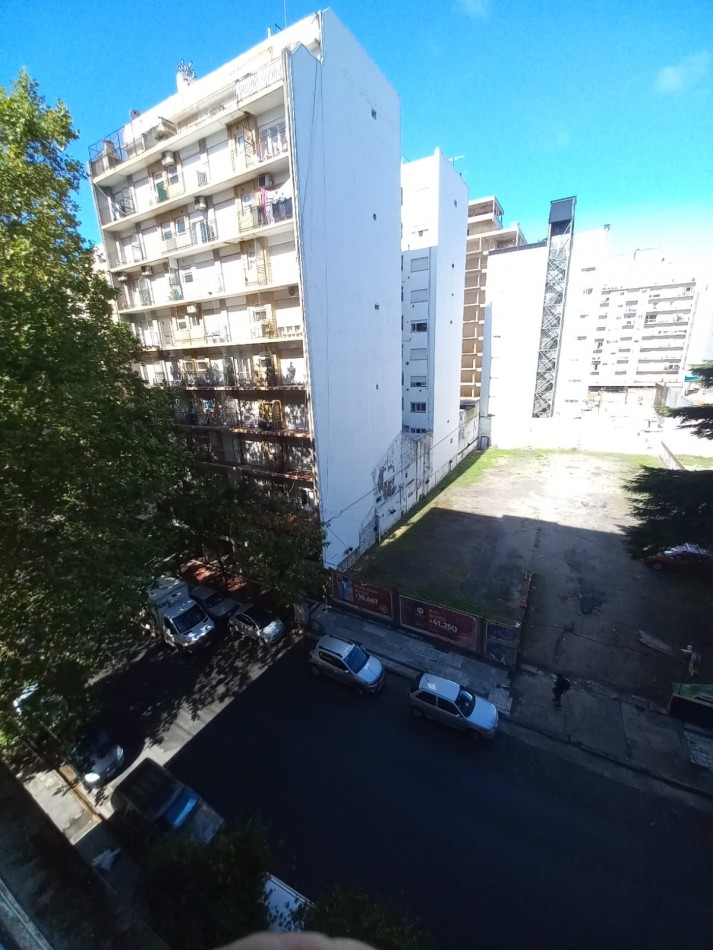 DEPARTAMENTO 1 AMBIENTE A LA CALLE CON BALCON SALIENTE EN ALDREY