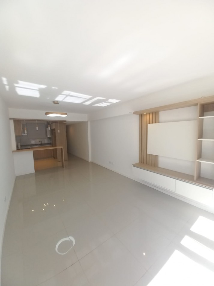 DEPARTAMENTO DE 3 AMBIENTES A LA CALLE CON BALCON SALIENTE EN PLAZA MITRE