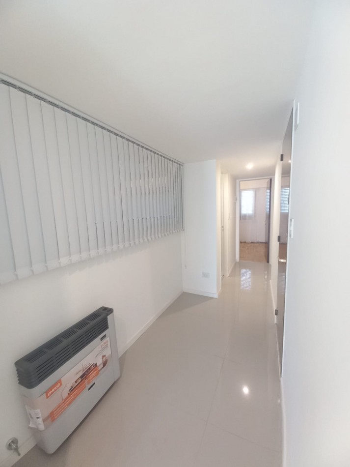 DEPARTAMENTO DE 3 AMBIENTES A LA CALLE CON BALCON SALIENTE EN PLAZA MITRE