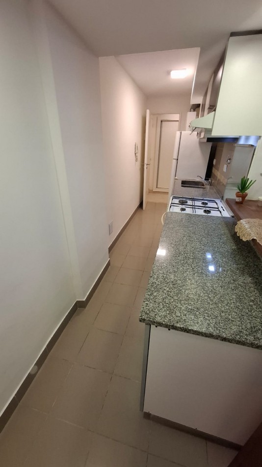 DEPARTAMENTO 1 AMBIENTE Y MEDIO CON PATIO CERRADO EN ALDREY