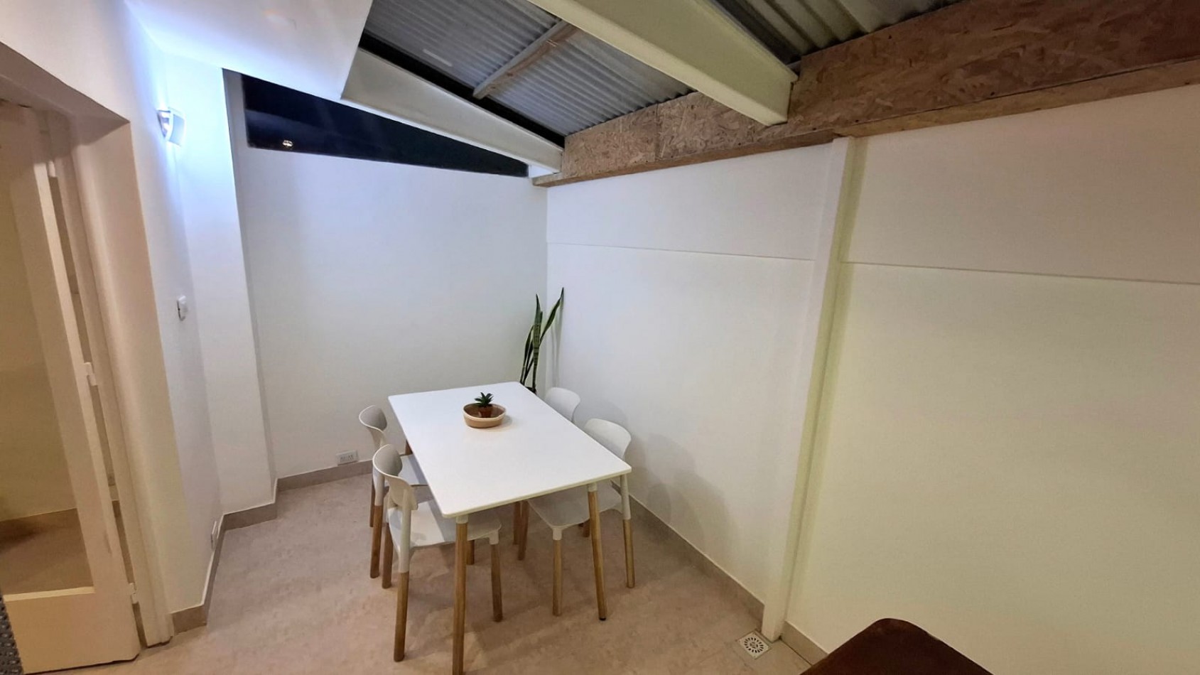 DEPARTAMENTO 1 AMBIENTE Y MEDIO CON PATIO CERRADO EN ALDREY