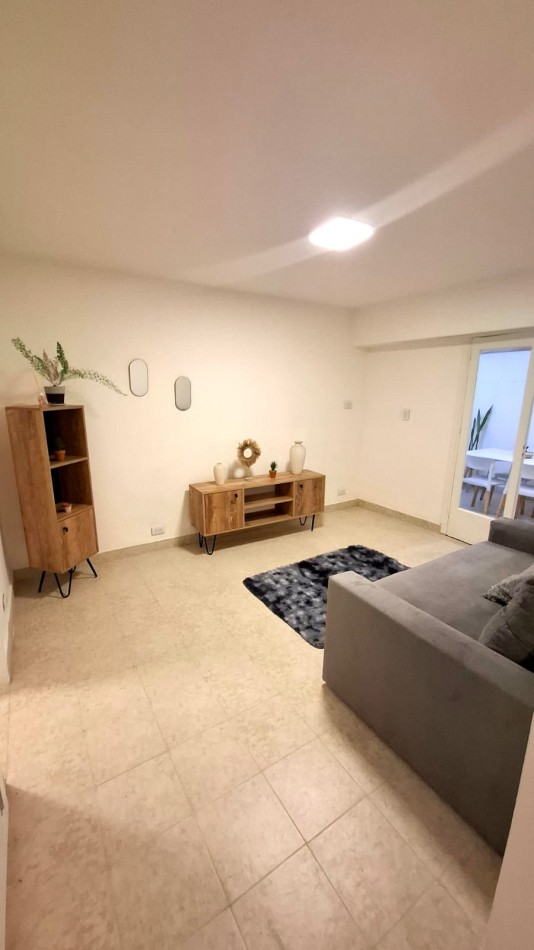 DEPARTAMENTO 1 AMBIENTE Y MEDIO CON PATIO CERRADO EN ALDREY