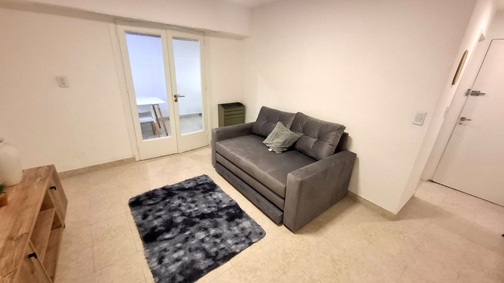 DEPARTAMENTO 1 AMBIENTE Y MEDIO CON PATIO CERRADO EN ALDREY