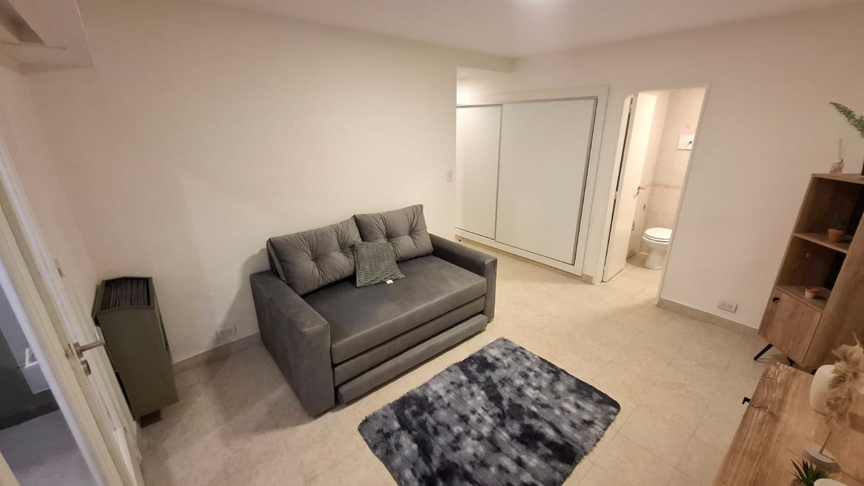 DEPARTAMENTO 1 AMBIENTE Y MEDIO CON PATIO CERRADO EN ALDREY