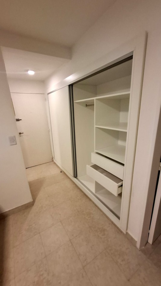 DEPARTAMENTO 1 AMBIENTE Y MEDIO CON PATIO CERRADO EN ALDREY