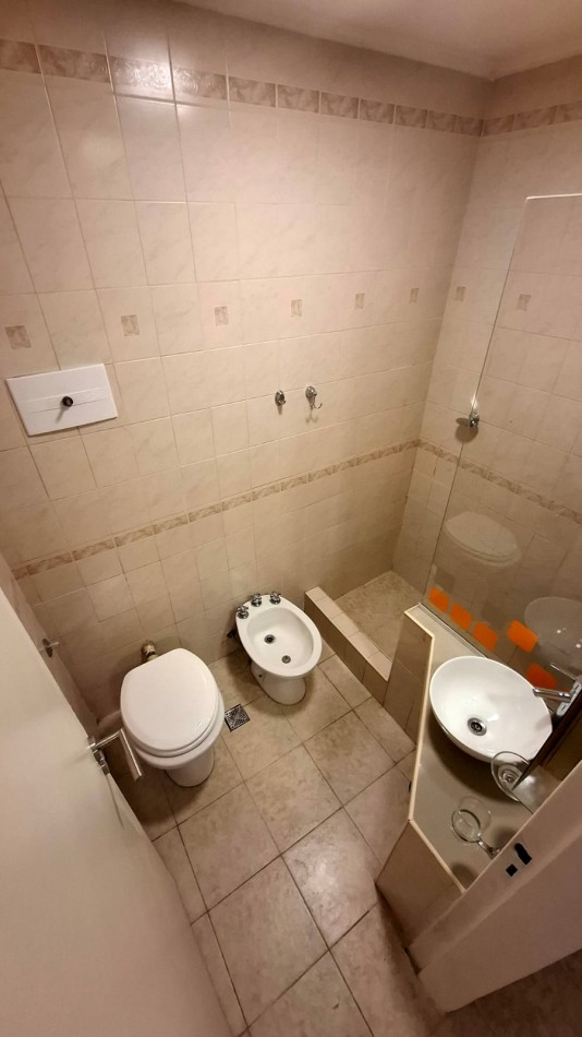 DEPARTAMENTO 1 AMBIENTE Y MEDIO CON PATIO CERRADO EN ALDREY