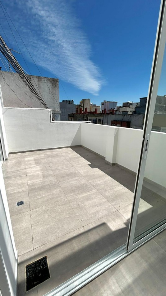 DEPARTAMENTO 2 AMB AL FRENTE CON QUINCHO, PARRILLA Y 2 TERRAZAS CON VISTA LATERAL AL MAR EN ALDREY